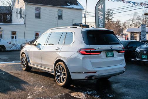 2025 BMW X7 xDrive40i