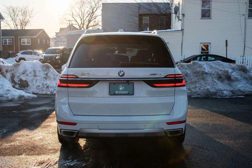 White 2025 BMW X7 xDrive40i