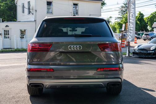 Gray 2019 Audi Q7 45 Premium Plus