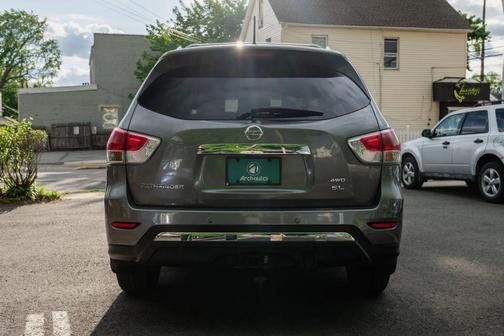 Gun Metallic 2015 Nissan Pathfinder SL