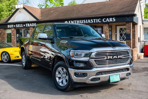 Diamond Black Crystal Pearlcoat 2022 RAM 1500 Laramie