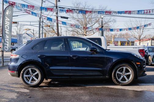 2021 Porsche Macan Sport Utility 4D