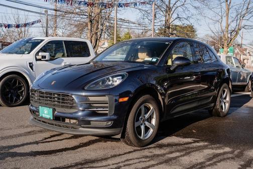 2021 Porsche Macan Sport Utility 4D