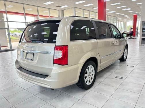 2015 Chrysler Town & Country Touring