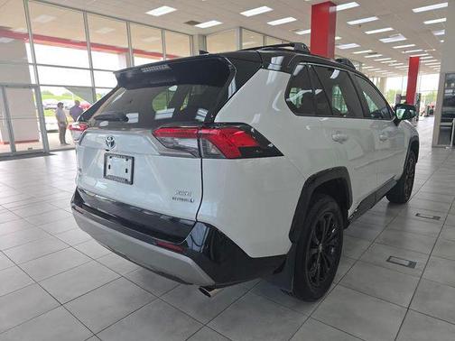 2024 Toyota RAV4 Hybrid SE