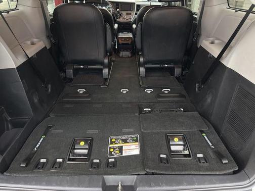 2019 Toyota Sienna SE