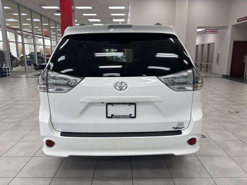 2019 Toyota Sienna SE