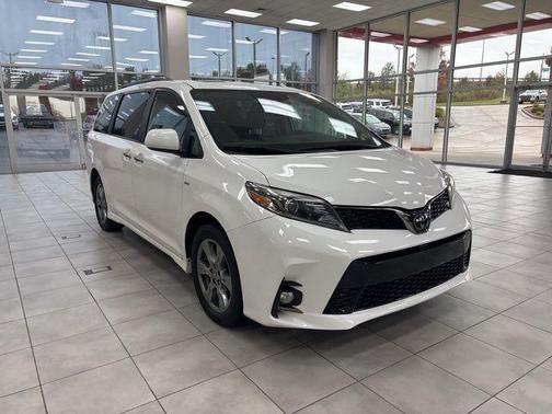2019 Toyota Sienna SE