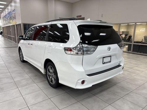 2019 Toyota Sienna SE