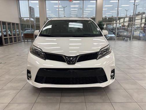 2019 Toyota Sienna SE