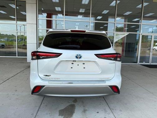 2024 Toyota Highlander Hybrid Platinum
