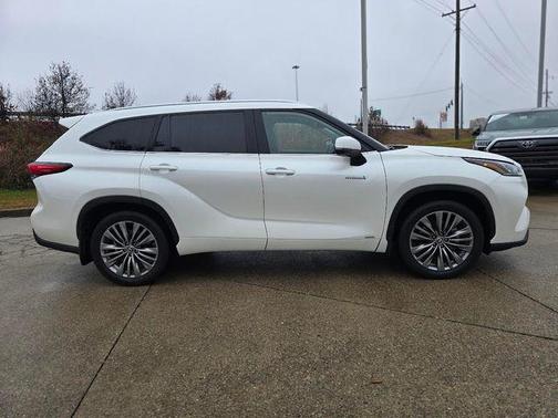 2021 Toyota Highlander Hybrid Platinum