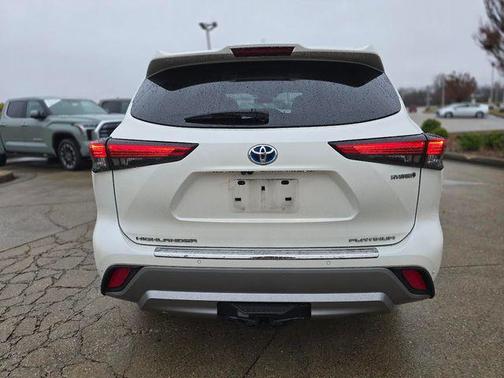 2021 Toyota Highlander Hybrid Platinum