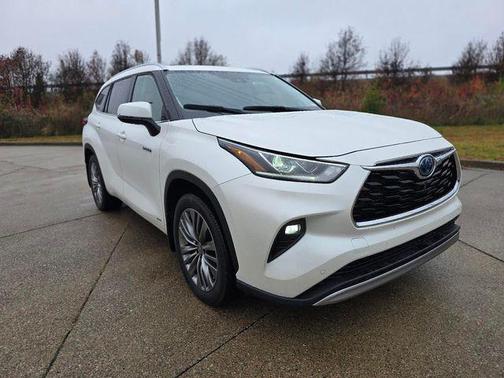 2021 Toyota Highlander Hybrid Platinum