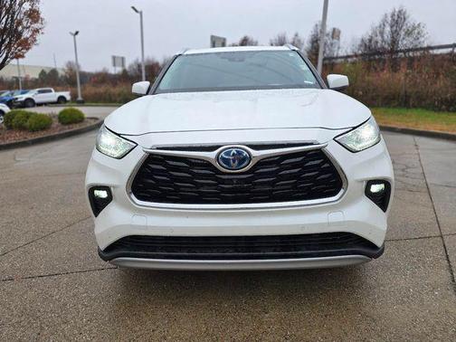 2021 Toyota Highlander Hybrid Platinum