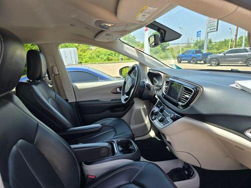 2021 Chrysler Voyager LXI