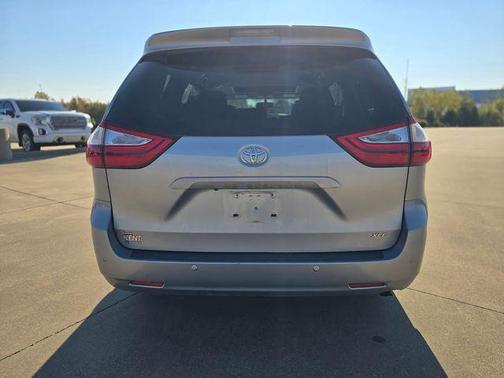 2017 Toyota Sienna SE