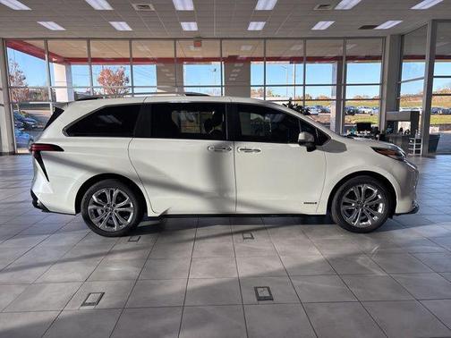 2021 Toyota Sienna Platinum 7 Passenger