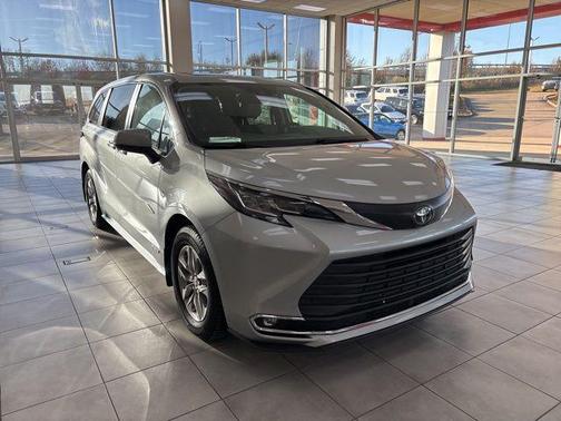 2021 Toyota Sienna XLE 7 Passenger