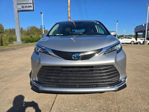 2021 Toyota Sienna XLE 7 Passenger