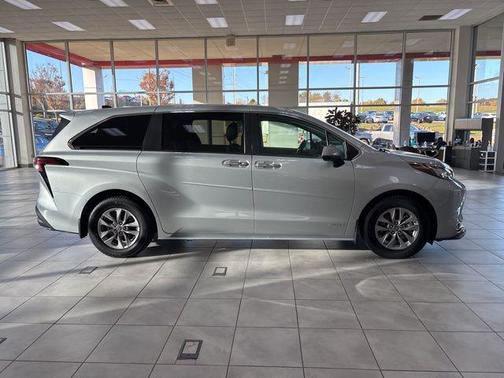 2021 Toyota Sienna XLE 7 Passenger