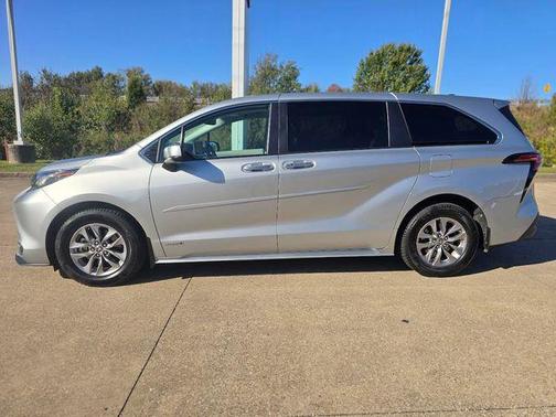 2021 Toyota Sienna XLE 7 Passenger