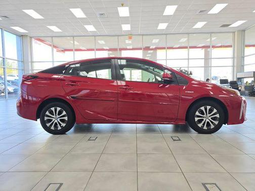 2021 Toyota Prius LE