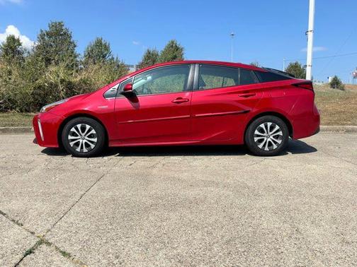 2021 Toyota Prius LE