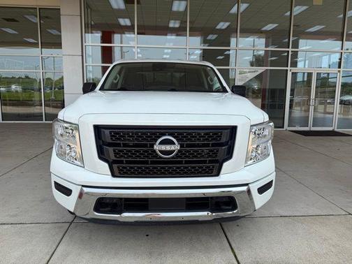 2023 Nissan Titan SV