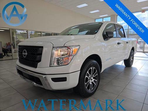 2023 Nissan Titan SV