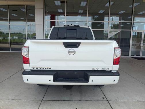 2023 Nissan Titan SV