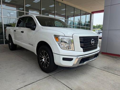 2023 Nissan Titan SV