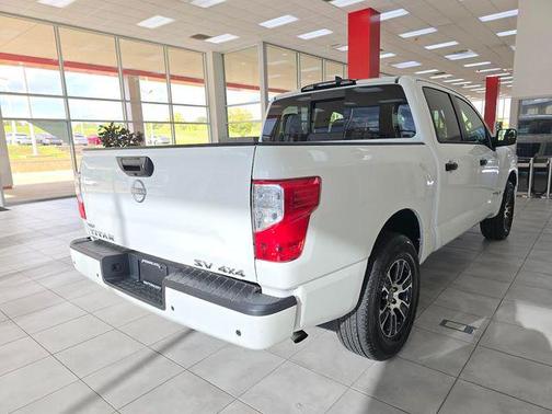 2023 Nissan Titan SV