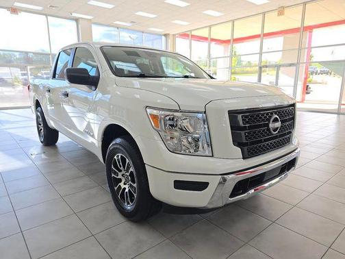 2023 Nissan Titan SV
