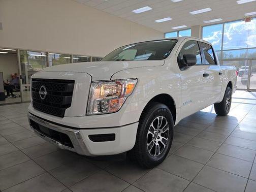 2023 Nissan Titan SV