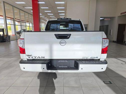 2023 Nissan Titan SV