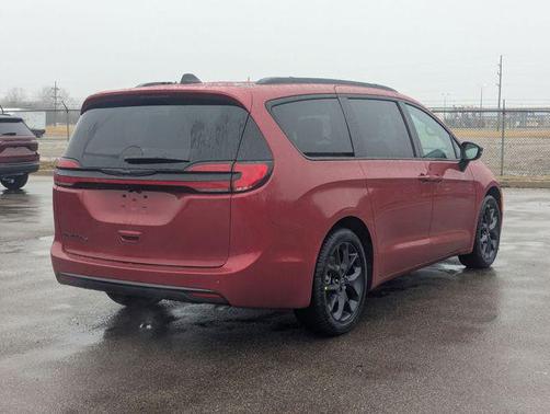 2026 Chrysler Pacifica L