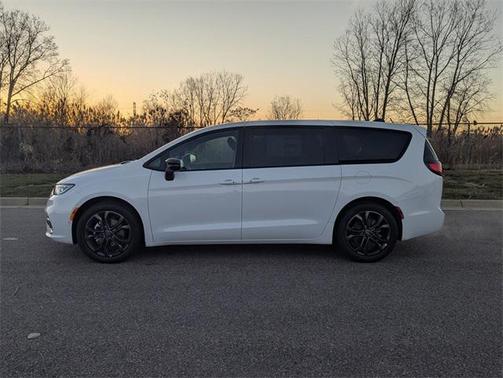 2026 Chrysler Pacifica L