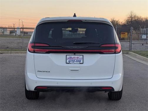 2026 Chrysler Pacifica L