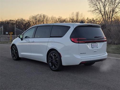 2026 Chrysler Pacifica L