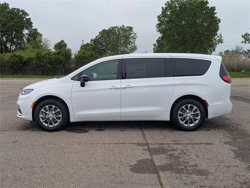 2025 Chrysler Pacifica L