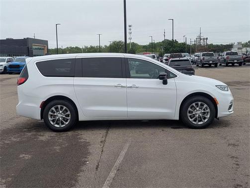 2025 Chrysler Pacifica L