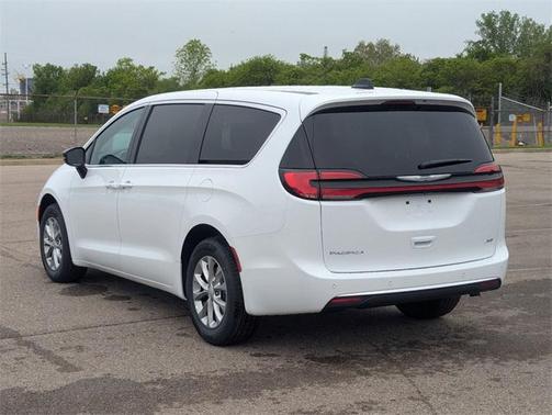 2025 Chrysler Pacifica L