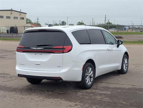 2025 Chrysler Pacifica L