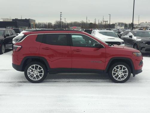 2023 Jeep Compass Latitude Lux