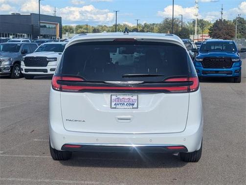 2025 Chrysler Pacifica L