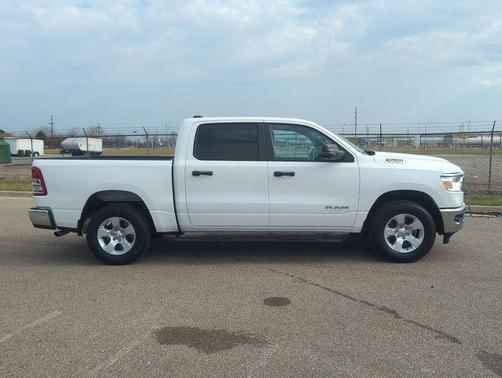 Bright White Clearcoat 2023 RAM 1500 Big Horn/Lone Star