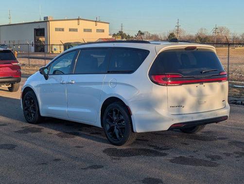 2026 Chrysler Pacifica L