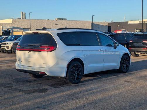 2026 Chrysler Pacifica L