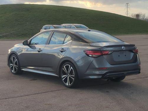 Gun Metallic/Super Black 2022 Nissan Sentra SR